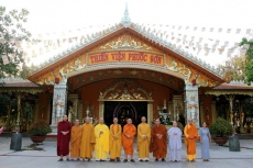 ban tri su phat giao tp  bien hoa chuc tet chu ton duc giao pham