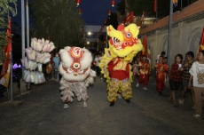 ban tu thien xa hoi phat giao huyen binh chanh to chuc trao qua hoc bong cho cac em thieu nhi tai dia phuong