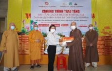 ban van hoa phat giao tp hcm tiep tuc trao 10 tan gao 1 000 thung mi trao den cac quan