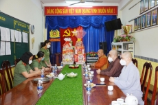 ca mau  ban tri su phat giao tinh chuc tet cac co quan