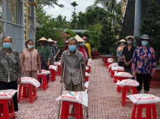 cac chua o huyen cho gao chia se voi ba con kho khan