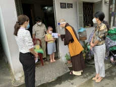 chua phap van tp hcm ho tro vung tam dich gan 400 trieu dong
