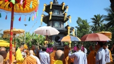 cung nghinh xa loi ni truong thich nu nhu duc nhap bao thap tai que huong