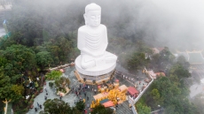 hon 300 tang ni su hanh huong den quan the tam linh tren dinh ba na