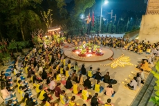 khoa tu sinh vien  song trach nhiem  tai chua cay thi ?