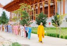 khoa tu  mot ngay an lac  tai chua quoc an khai tuong