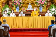 le xuat quan cho 50 tinh nguyen vien phat giao tham gia chong dich tai benh vien hoi suc covid 19