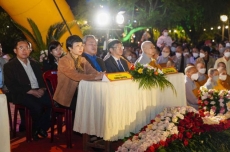 lung linh 7 doa sen hong kinh mung khanh dan cua duc the ton tai lam dong