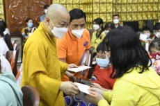 trao 114 suat hoc bong den tre em mo coi vi covid 19