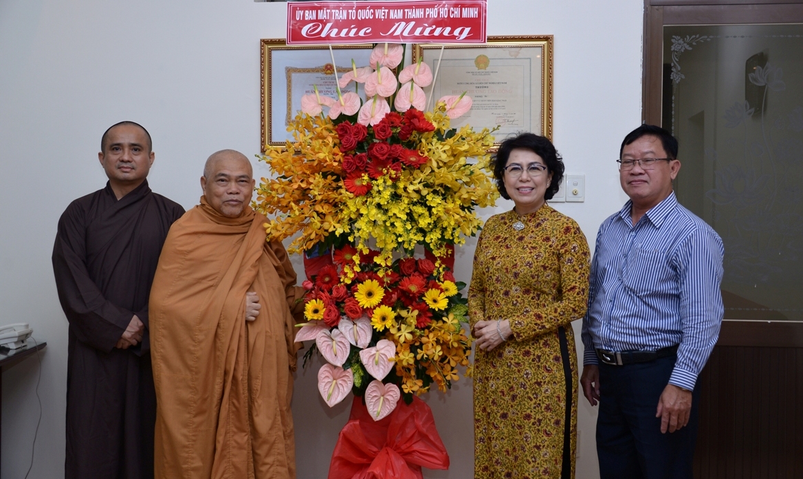 ba to thi bich chau tham va chuc mung bao giac ngo