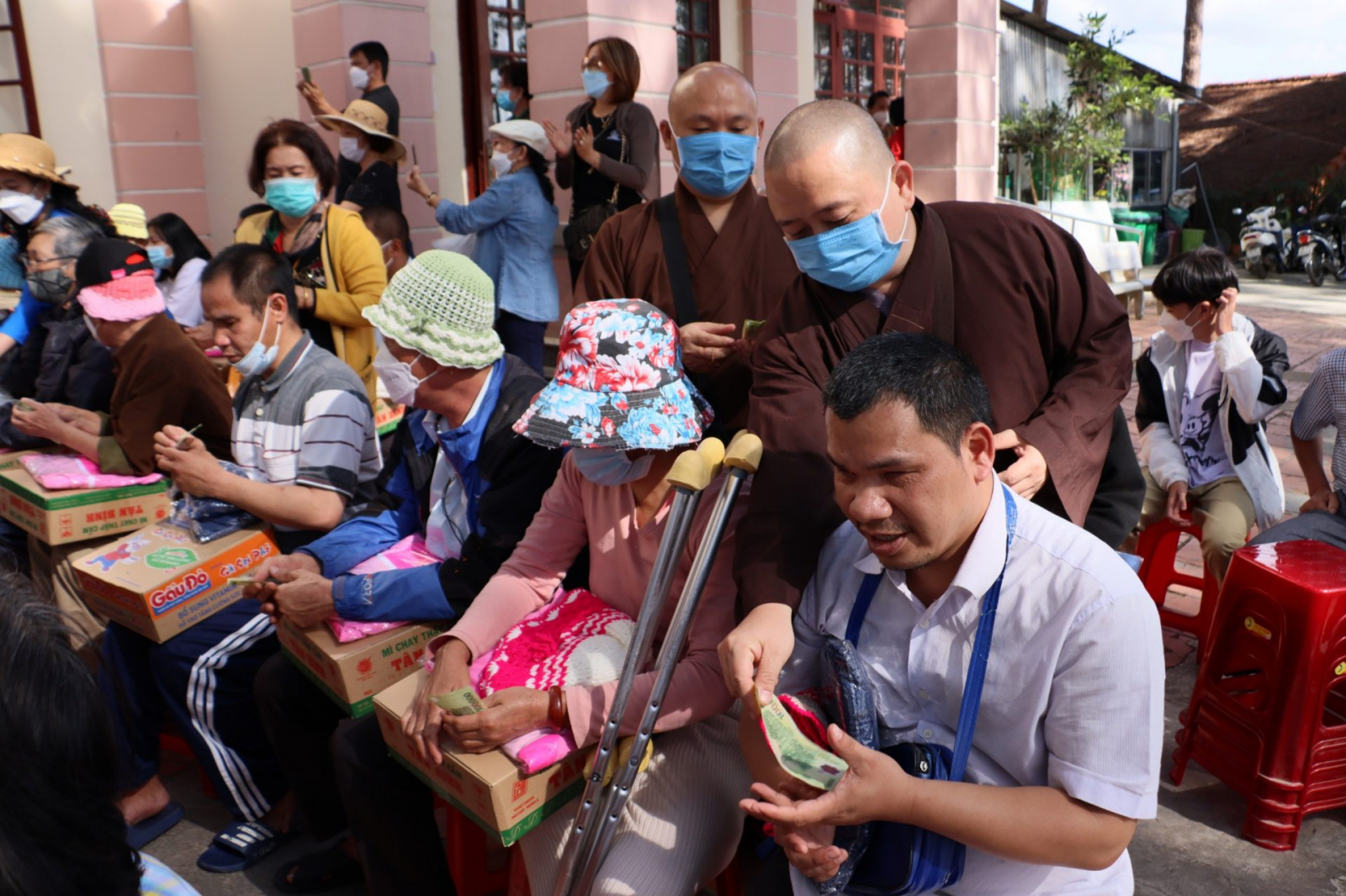 ban tri su phat giao quan 4  tp hcm  tham hoi nguoi mu tp nha trang va da lat