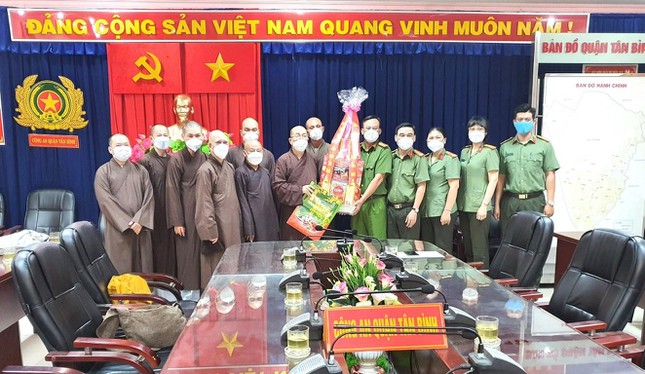 ban tri su phat giao quan tan binh khanh tue chu vi chung minh chuc tet chinh quyen quan