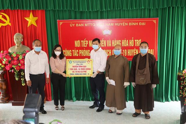 ban tri su phat giao tinh ben tre tang qua den nhung gia dinh trong khu cach ly