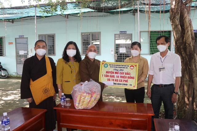 ban tri su phat giao tinh ben tre tang qua den nhung gia dinh trong khu cach ly