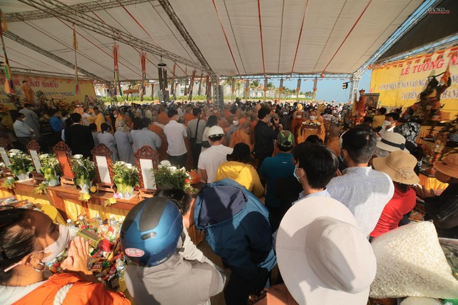 ban tri su phat giao tp hoi an cau sieu cho 17 nan nhan bi chim cano tren bien cua dai