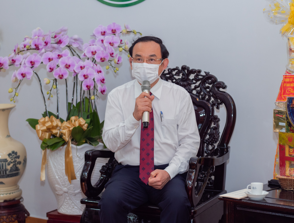 bi thu thanh uy tp hcm tham va chuc tet trung uong giao hoi