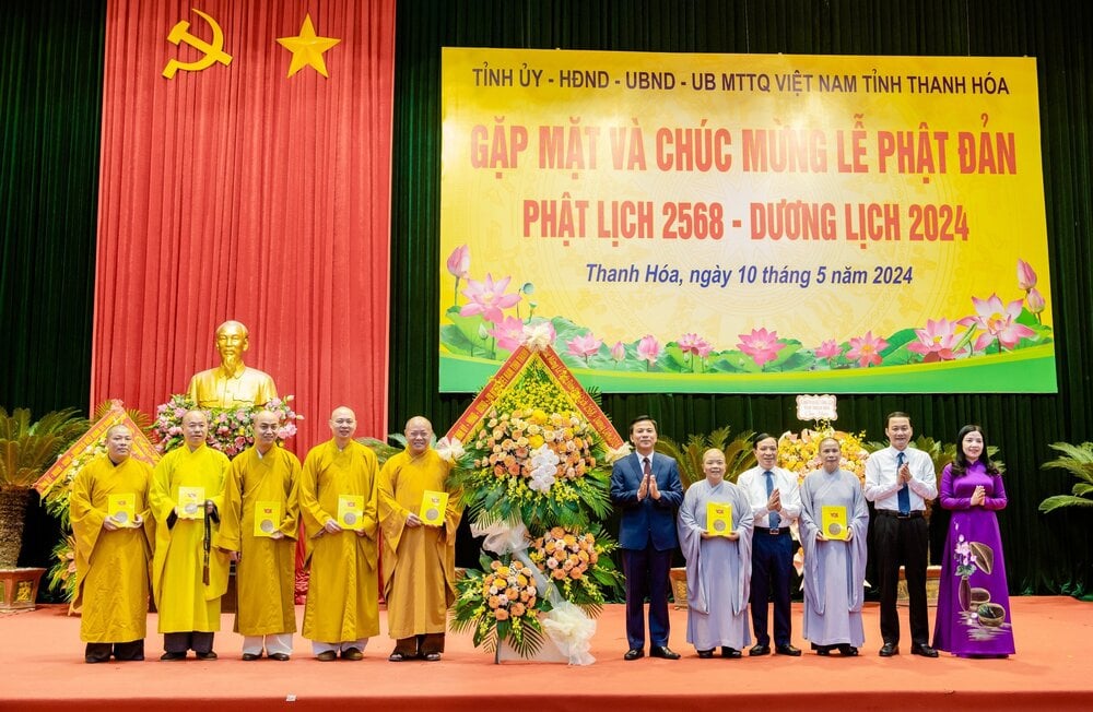 bi thu tinh uy tinh thanh hoa danh gia cao dong gop cua phat giao