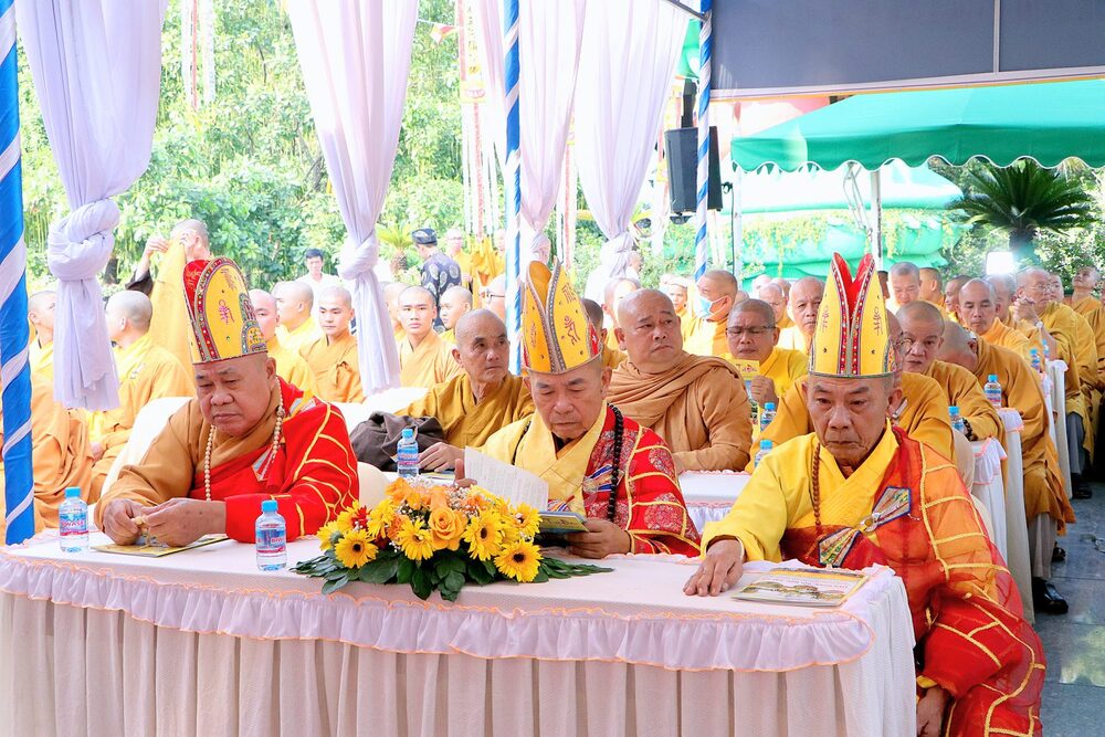 binh duong  dai le cau sieu tiet thanh minh tai hoa vien nghia trang