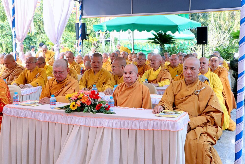 binh duong  dai le cau sieu tiet thanh minh tai hoa vien nghia trang