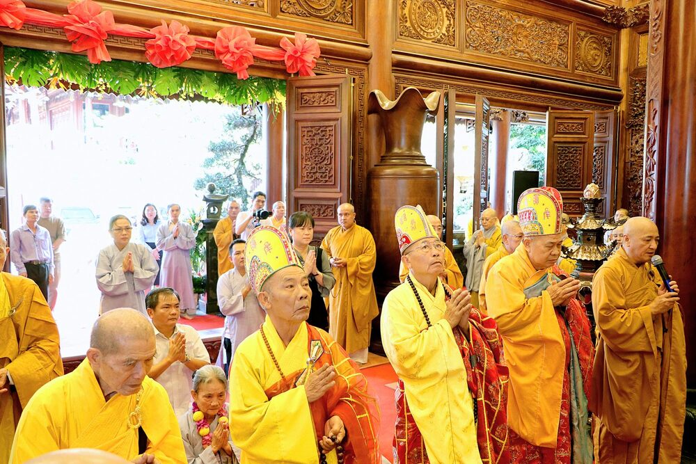 binh duong  le an vi ton tuong duc phat bon su thich ca mau ni va chu vi bo tat