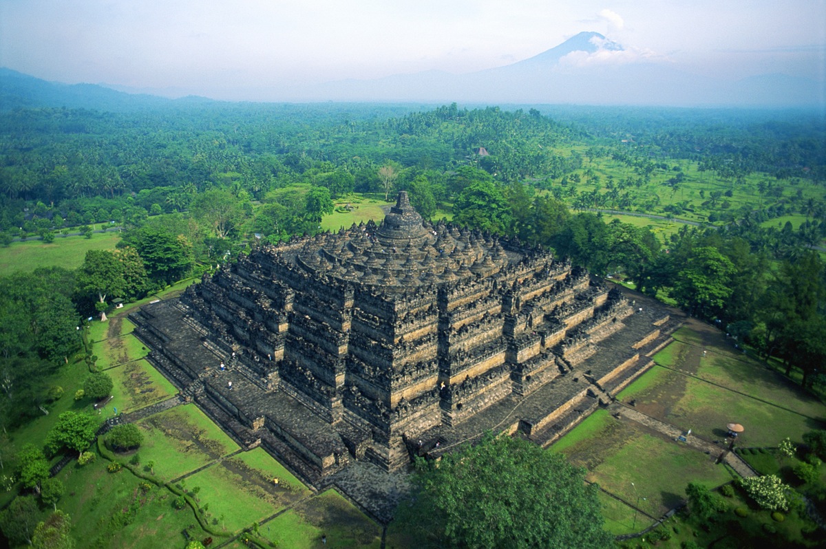 borobudur   ky quan phat giao tinh xao va lon nhat the gioi