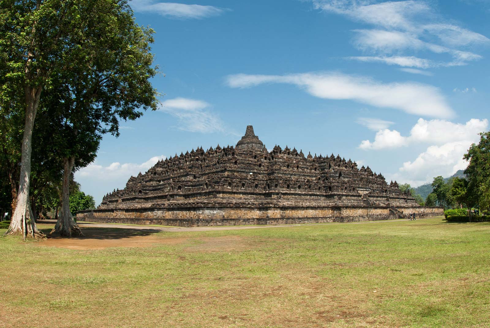 borobudur   ky quan phat giao tinh xao va lon nhat the gioi