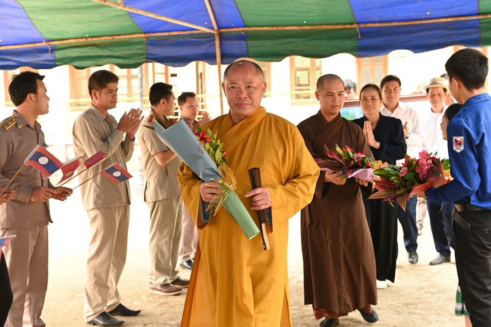 bts phat giao thanh hoa lam viec va chuc tet co truyen punpimay tai lao