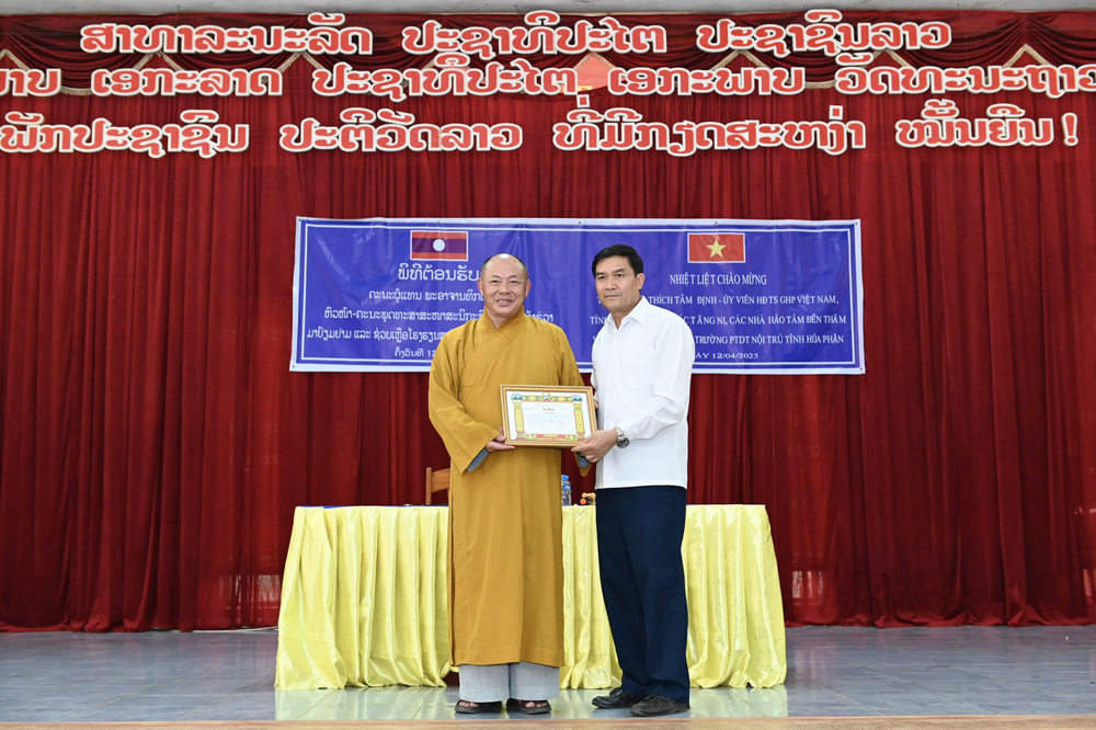 bts phat giao thanh hoa lam viec va chuc tet co truyen punpimay tai lao