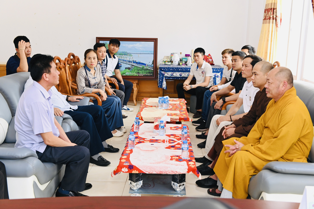 bts phat giao thanh hoa lam viec va chuc tet co truyen punpimay tai lao