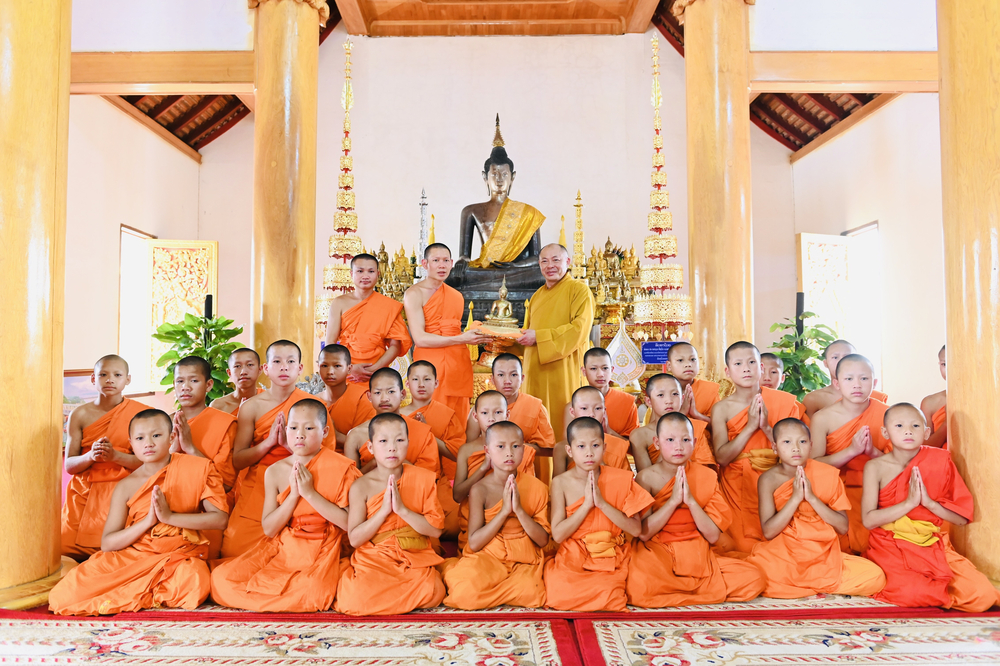 bts phat giao thanh hoa lam viec va chuc tet co truyen punpimay tai lao