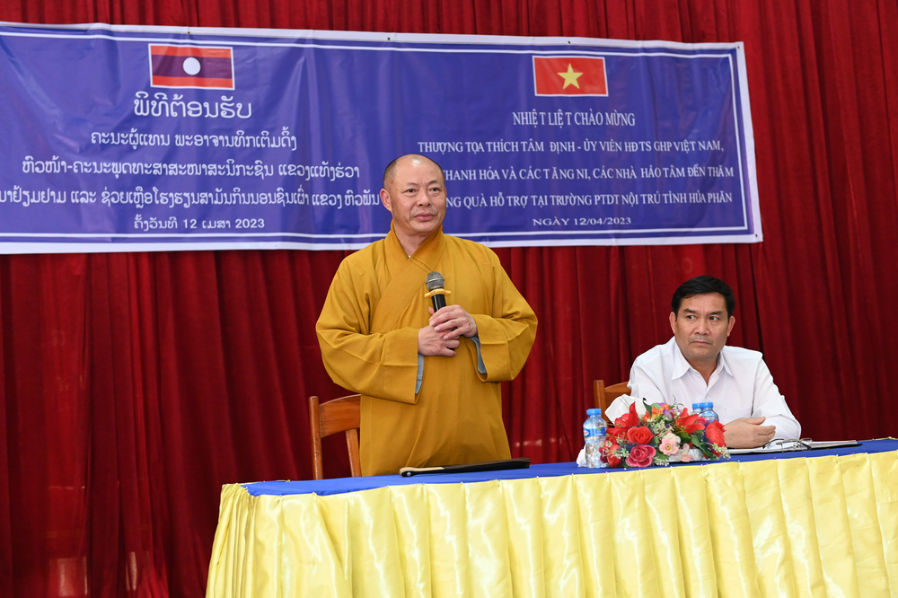 bts phat giao thanh hoa lam viec va chuc tet co truyen punpimay tai lao