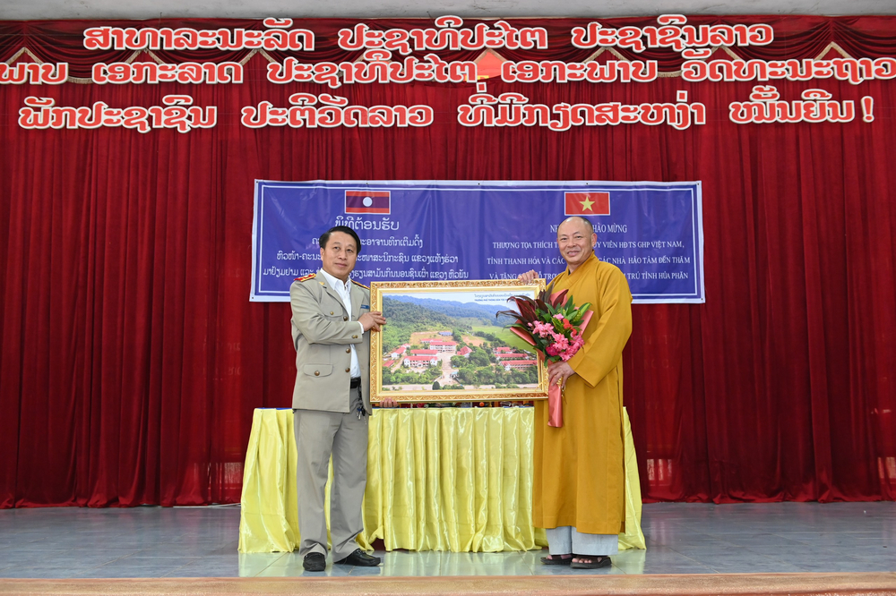 bts phat giao thanh hoa lam viec va chuc tet co truyen punpimay tai lao