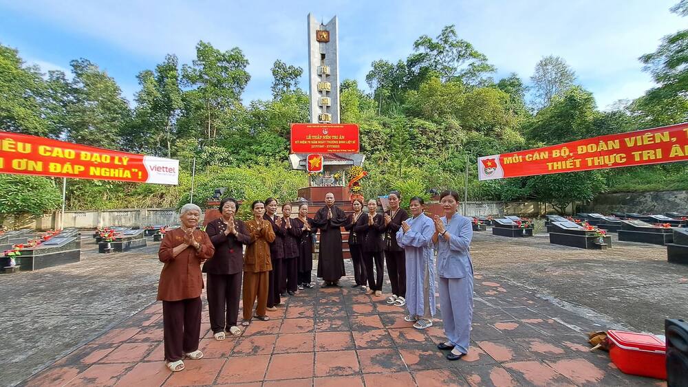 cao bang  chua truc lam ta lung dang huong vieng nghia trang liet si huyen quang hoa