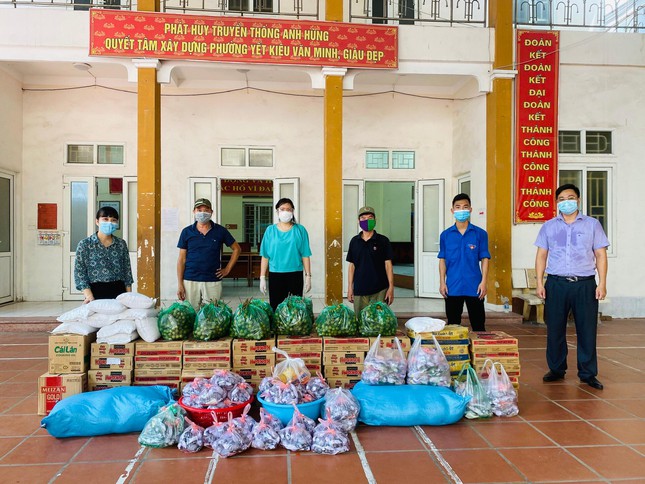 chia se kho khan cung sinh vien nguoi lao dong ngheo trong mua dich