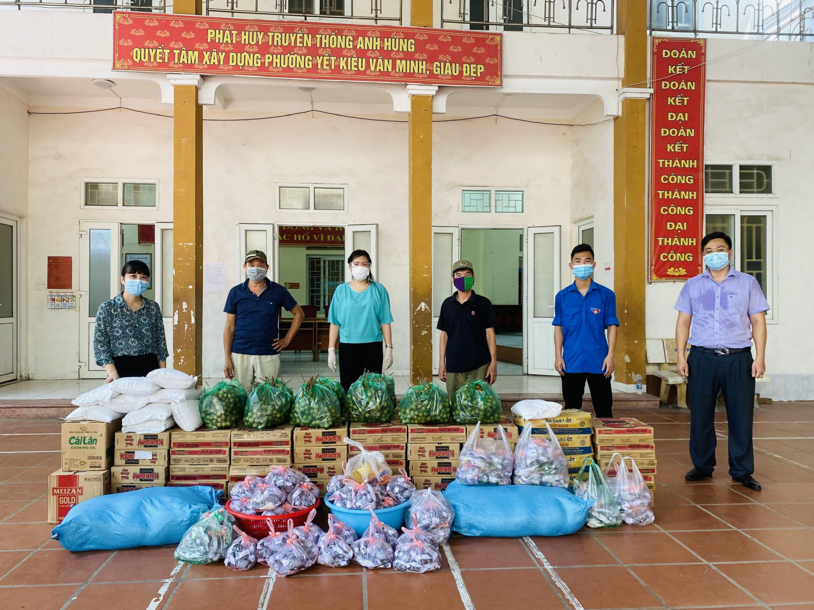 chia se kho khan cung sinh vien va nguoi lao dong ngheo trong mua dich