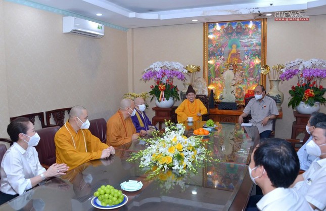 chu tich nuoc nguyen xuan phuc tham chua vinh nghiem