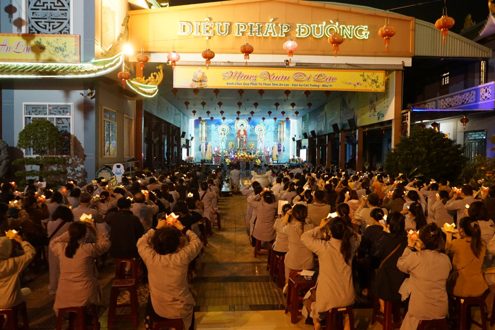 chua ba da to chuc phap hoi duoc su  ?? thap nen cau an dau nam moi