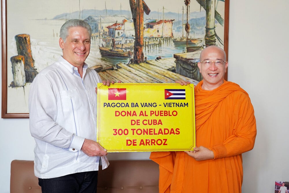 chua ba vang trao tang cuba 300 tan gao