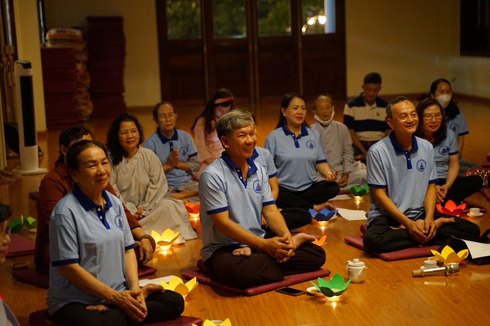 chua bao van lung linh dem hoa dang ?? thien tra voi chu de ??xuan trong anh dao ??