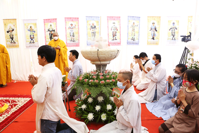 chua du khanh trang nghiem to chuc phap hoi duoc su cau nguyen  ??binh an qua dai dich ??