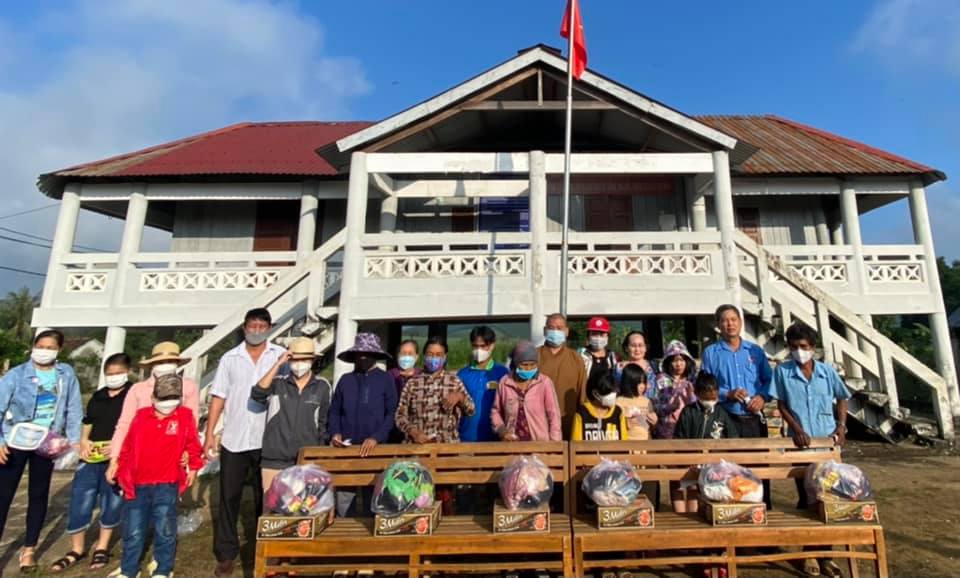 chua duc hanh tinh binh phuoc trao yeu thuong den dong bao cham tinh phu yen