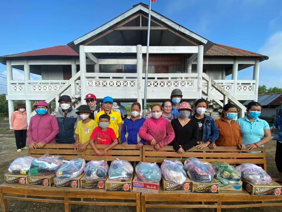 chua duc hanh tinh binh phuoc trao yeu thuong den dong bao cham tinh phu yen