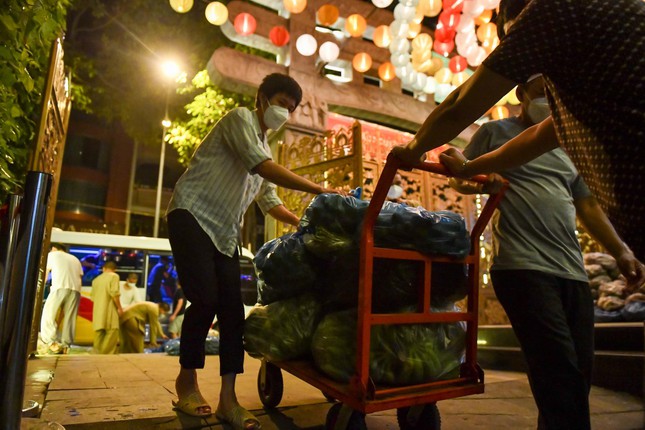 chua giac ngo da tiep nhan phan phoi tiep te gan 400 tan nhu yeu pham den ba con