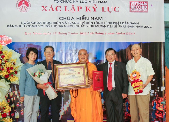 chua hien nam  tp quy nhon  xac lap ky luc thuc hien den long phat dan