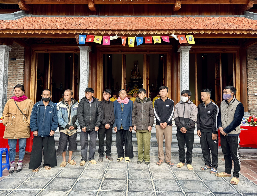 chua hoa phuc trao tang 100 suat qua tet cho cac gia dinh co hoan canh kho khan tai huyen quynh nhai son la
