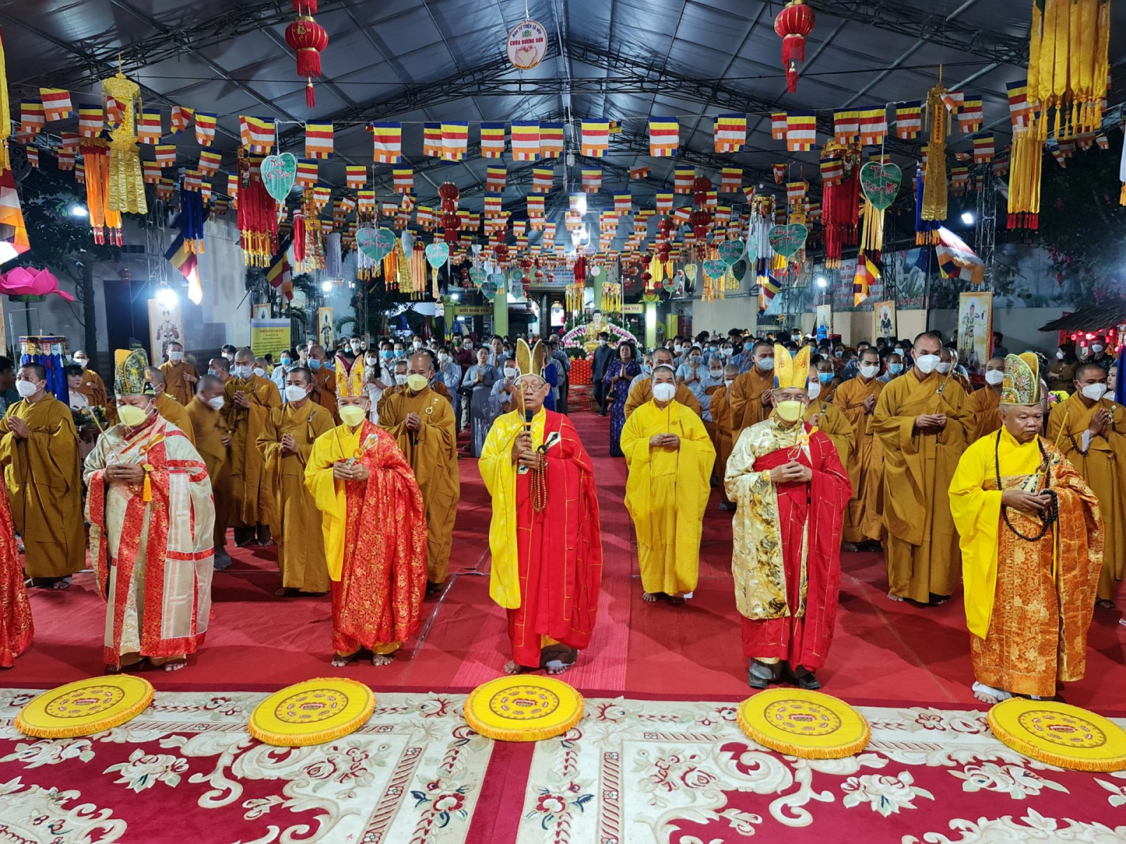 chua huong son to chuc phap hoi duoc su cau ba tanh binh an loi lac