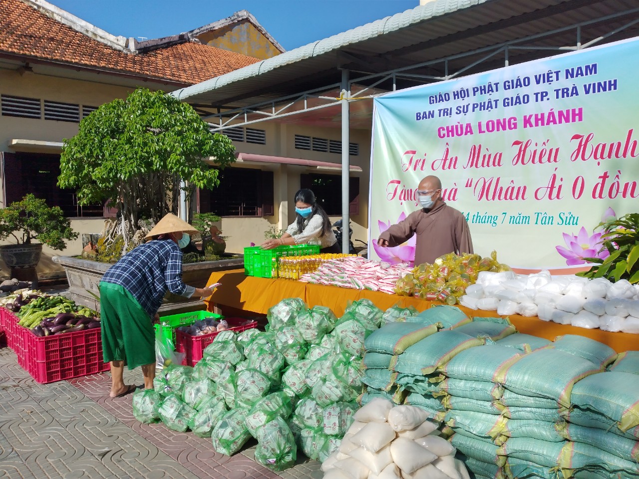 chua long khanh tra vinh to chuc phien cho 0 dong
