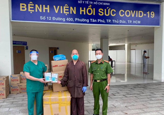 chua nam thien nhat tru tang 100 tan gao 10 000 thung mi den nguoi dan kho khan