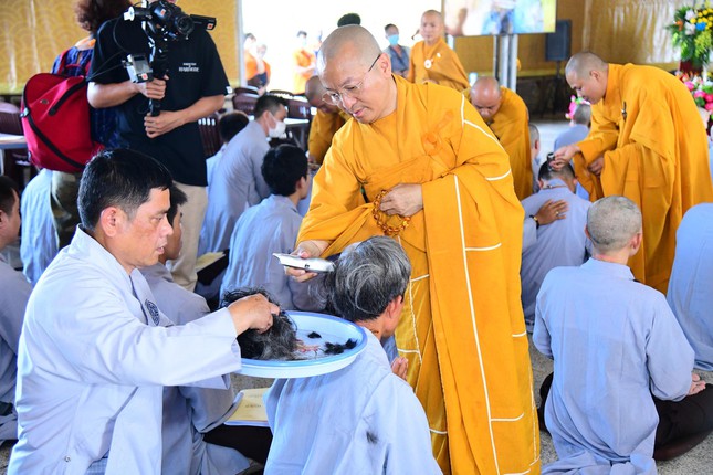 chua quan am dong hai to chuc khoa tu xuat gia gieo duyen