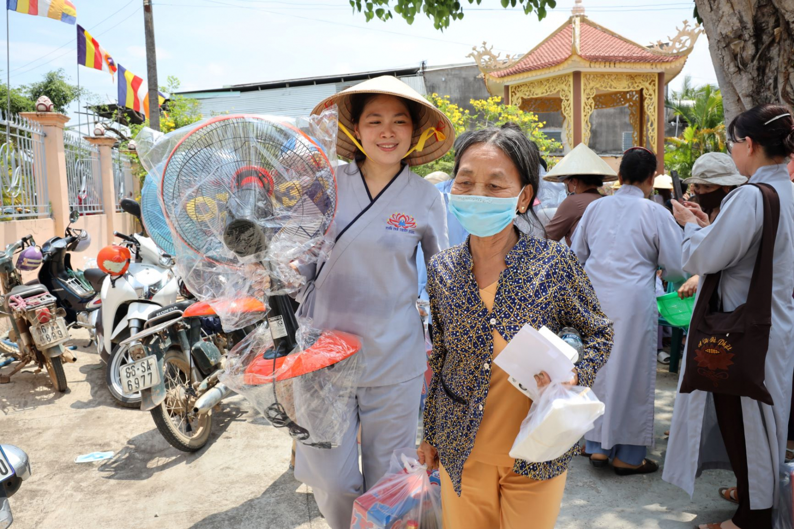 chua thien quang hoang phap ket hop tu thien tai binh thuan